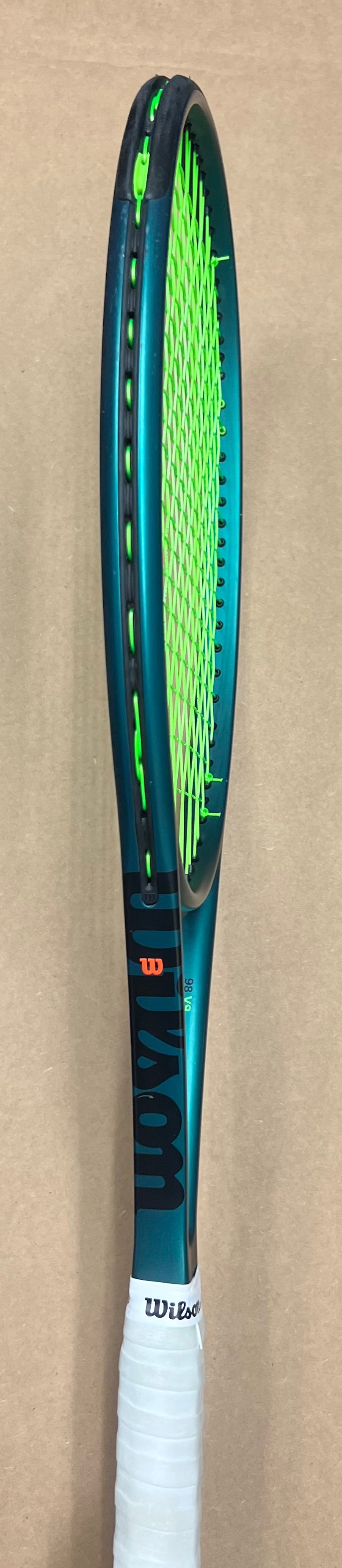Used - Wilson Blade 98 18x20 v9 (4 1/4")
