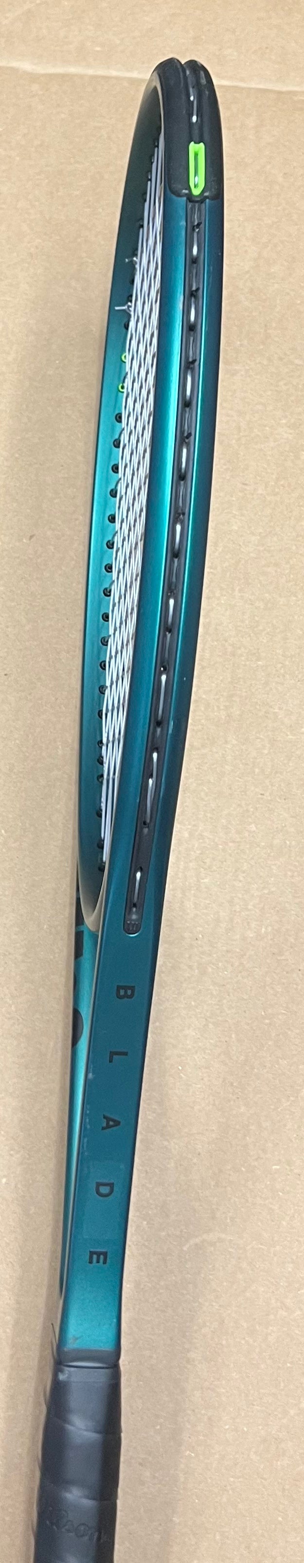 Used - Wilson Blade 98 16x19 v9 (4 1/8")