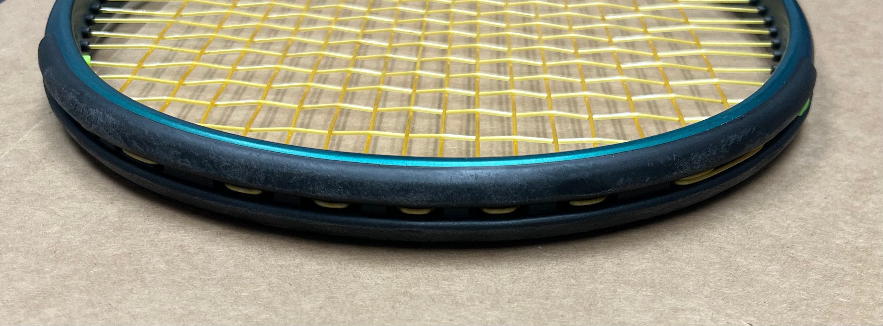 Used - Wilson Blade 100 16x19 v9 (4 1/4")
